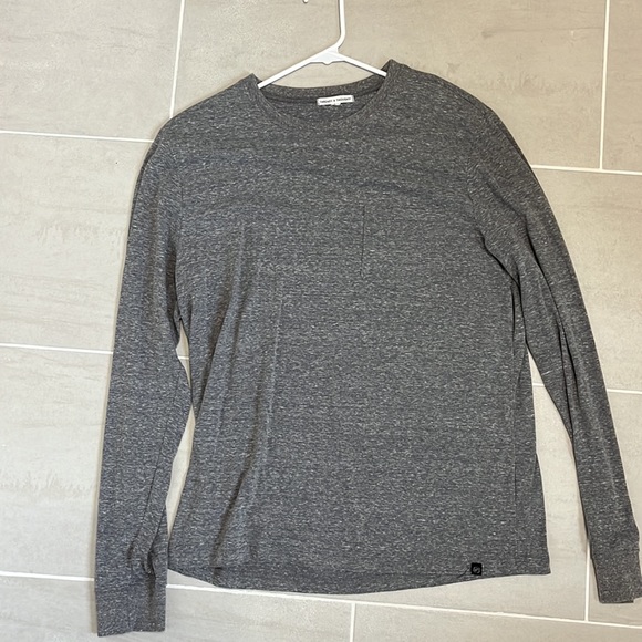 Thread 4 thoughts Long sleeve w/ pocket - Picture 2 of 2